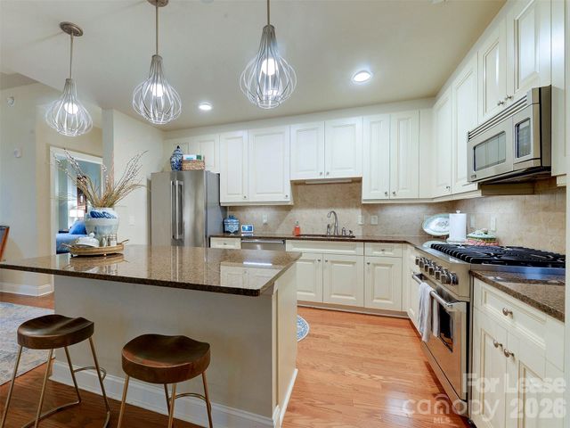 701 Royal Court 306, Charlotte, NC 28202