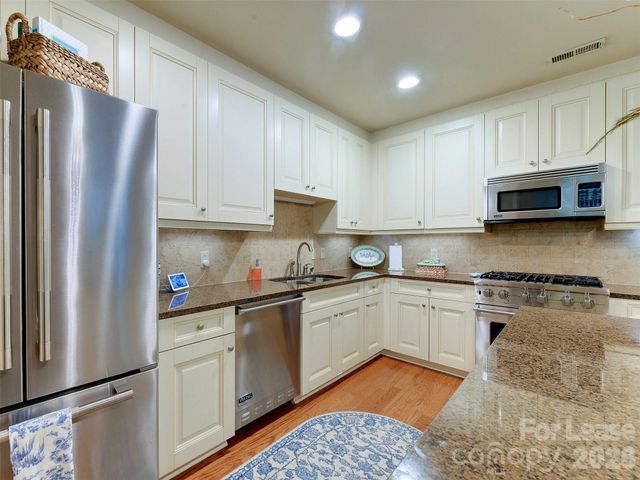 701 Royal Court 306, Charlotte, NC 28202