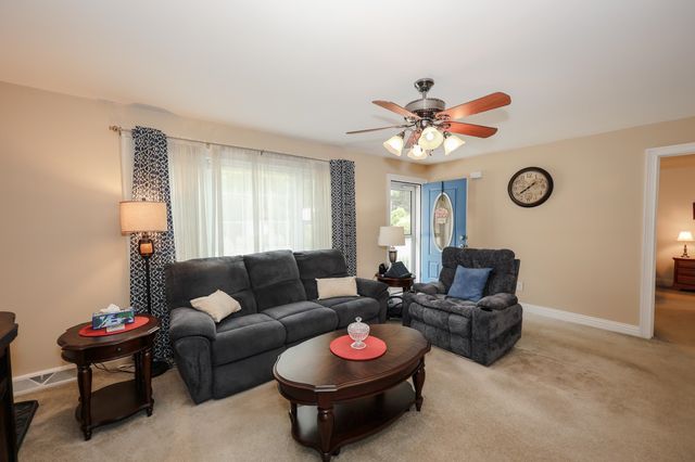 41 Farmwood Drive, Nashua, NH 03062