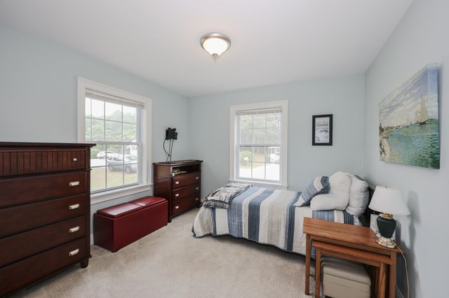 41 Farmwood Drive, Nashua, NH 03062