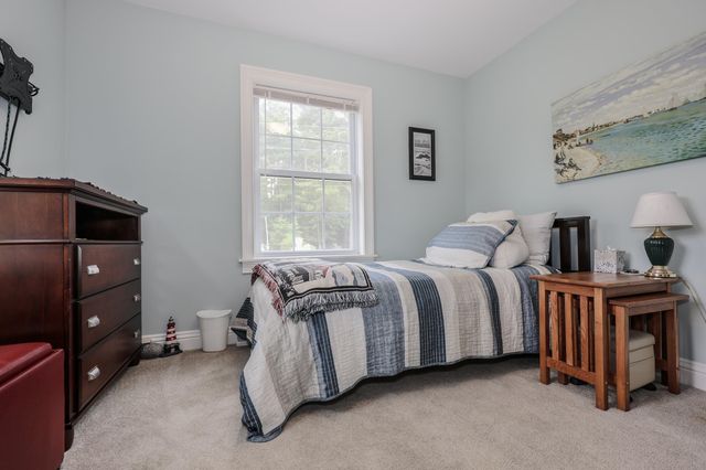 41 Farmwood Drive, Nashua, NH 03062