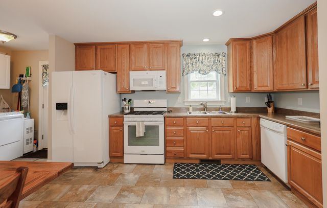 41 Farmwood Drive, Nashua, NH 03062