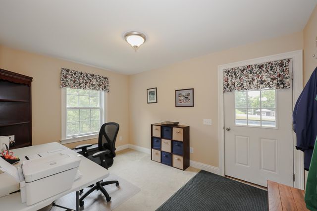 41 Farmwood Drive, Nashua, NH 03062