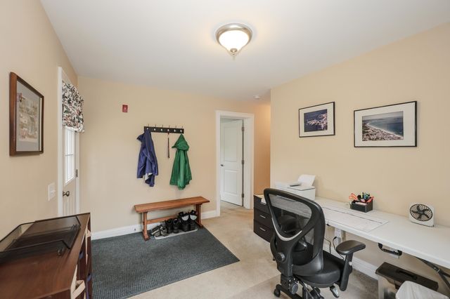 41 Farmwood Drive, Nashua, NH 03062