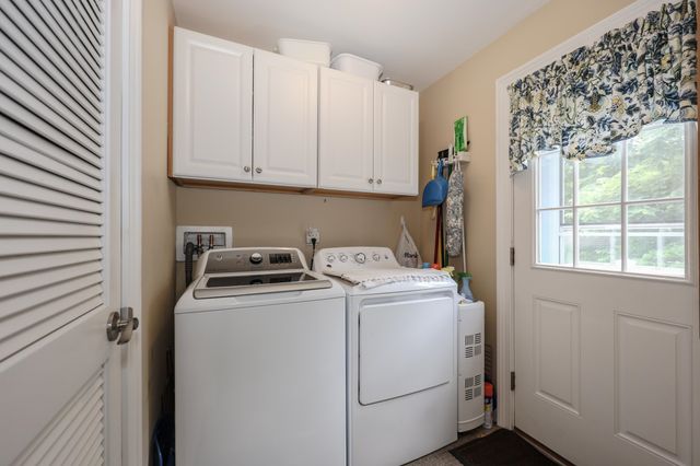 41 Farmwood Drive, Nashua, NH 03062