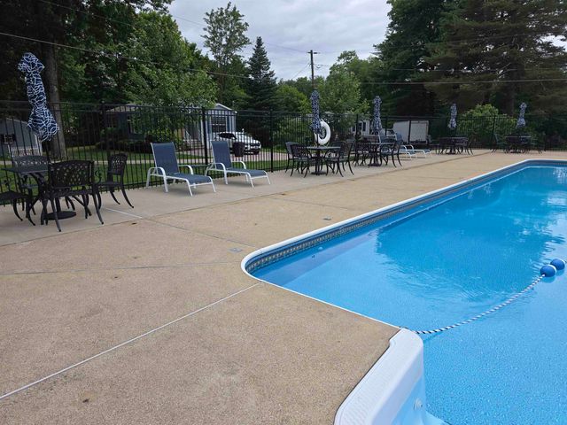 41 Farmwood Drive, Nashua, NH 03062