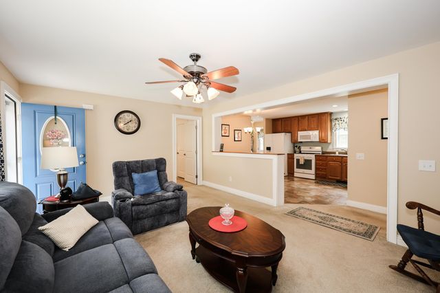 41 Farmwood Drive, Nashua, NH 03062