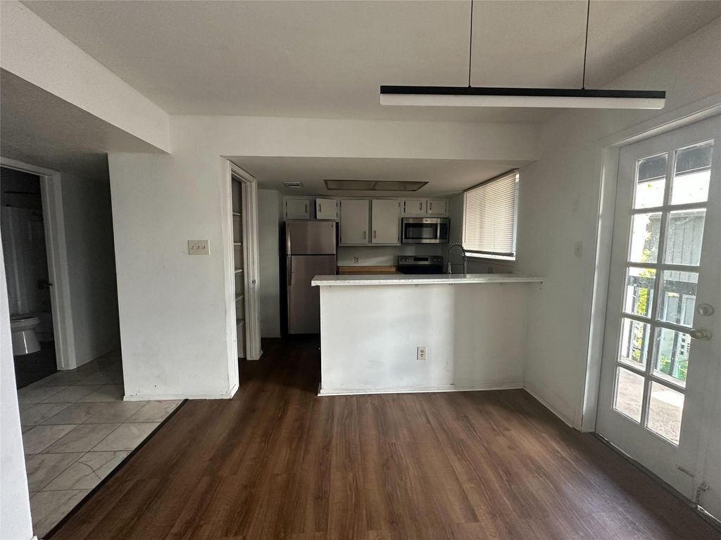 9009 Richmond Avenue 407, Houston, TX 77063