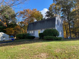 85 Paulk Ter, Springfield, MA 01128