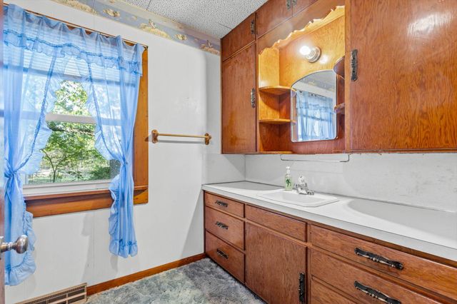 8903-3 General Baptist Road, Mountain Grove, MO 65711