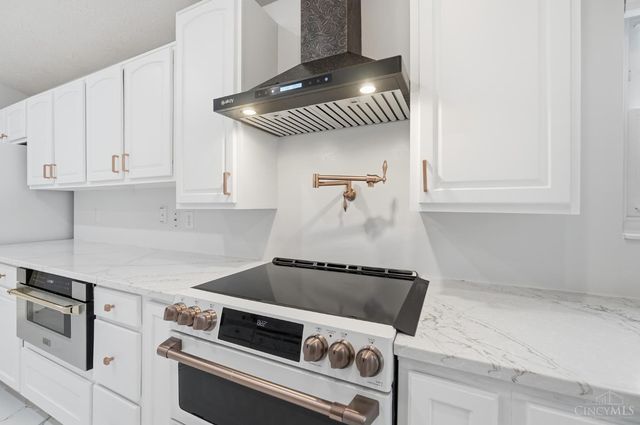 6560 Twin Lakes Drive, Mason, OH 45040