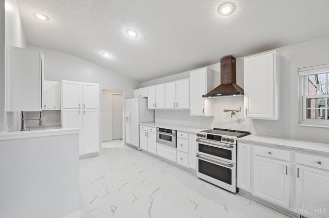 6560 Twin Lakes Drive, Mason, OH 45040