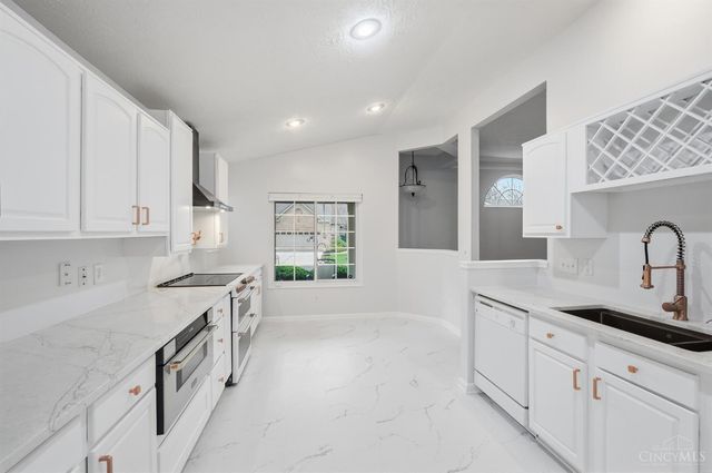 6560 Twin Lakes Drive, Mason, OH 45040