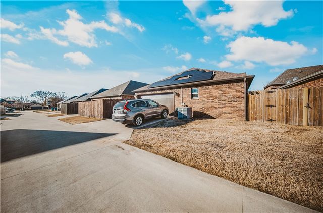 3301 Stonepoint Avenue, Bentonville, AR 72713