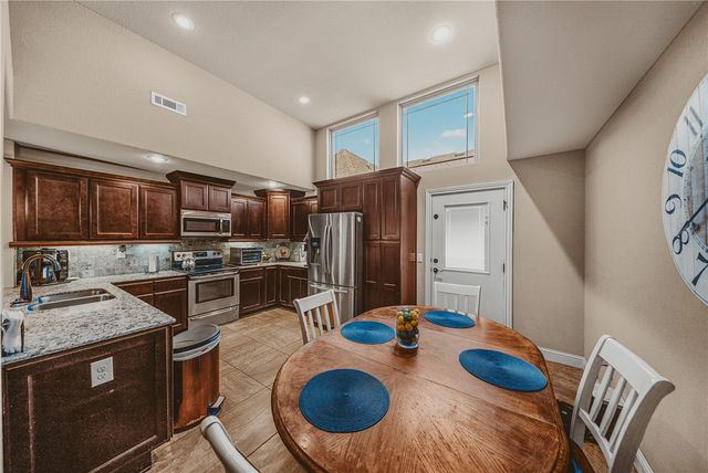 3301 Stonepoint Avenue, Bentonville, AR 72713