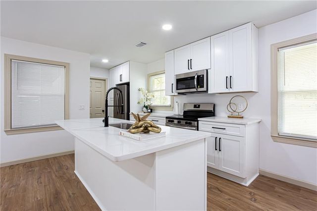 1318 Needmore Street SW, Conyers, GA 30012