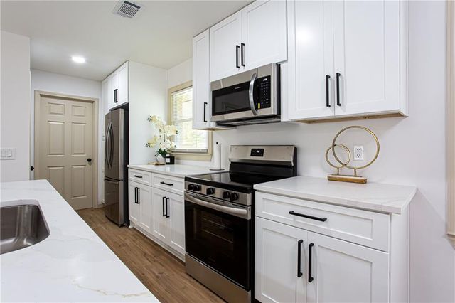 1318 Needmore Street SW, Conyers, GA 30012