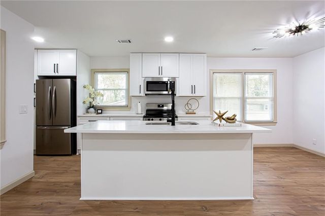 1318 Needmore Street SW, Conyers, GA 30012