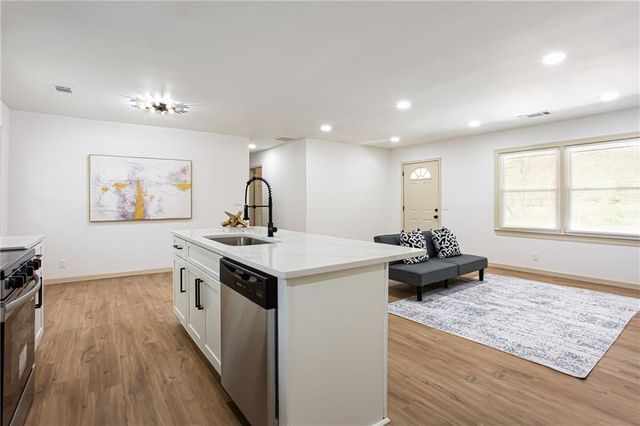 1318 Needmore Street SW, Conyers, GA 30012