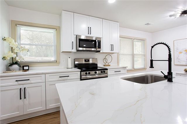 1318 Needmore Street SW, Conyers, GA 30012