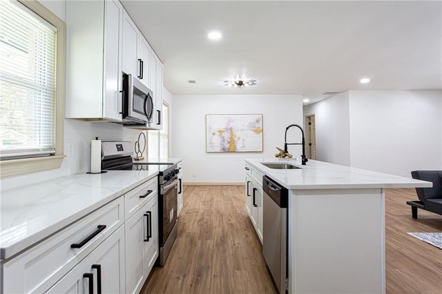 1318 Needmore Street SW, Conyers, GA 30012