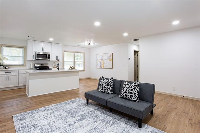 1318 Needmore Street SW, Conyers, GA 30012