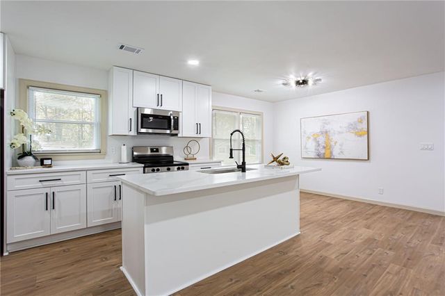 1318 Needmore Street SW, Conyers, GA 30012