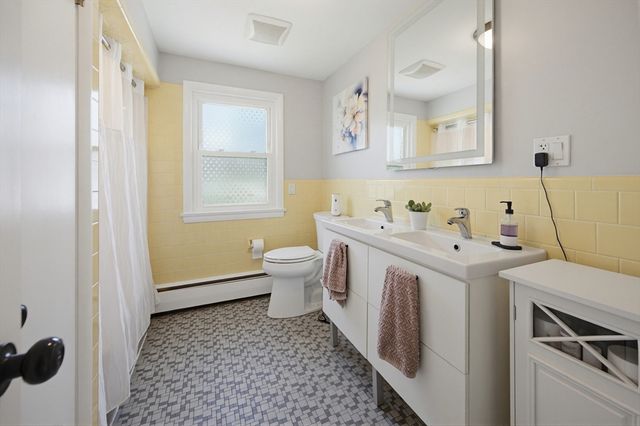377 Kenyon Ave, Pawtucket, RI 02861