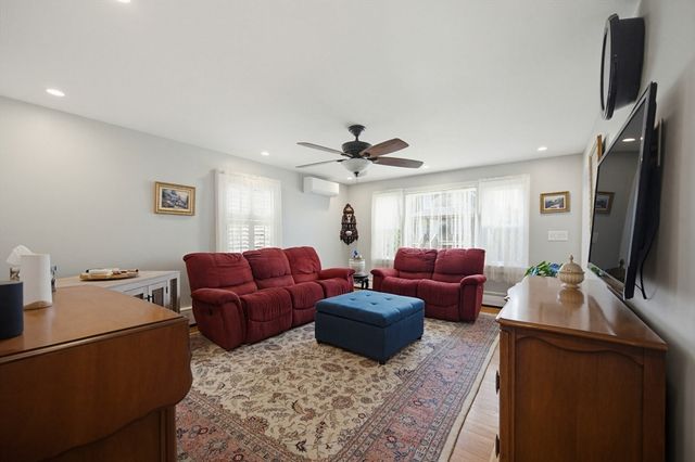 377 Kenyon Ave, Pawtucket, RI 02861