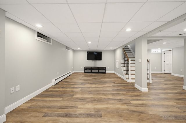377 Kenyon Ave, Pawtucket, RI 02861