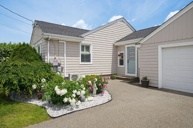 377 Kenyon Ave, Pawtucket, RI 02861
