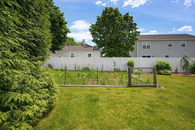 377 Kenyon Ave, Pawtucket, RI 02861