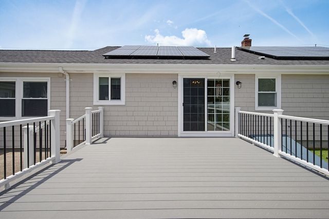 377 Kenyon Ave, Pawtucket, RI 02861