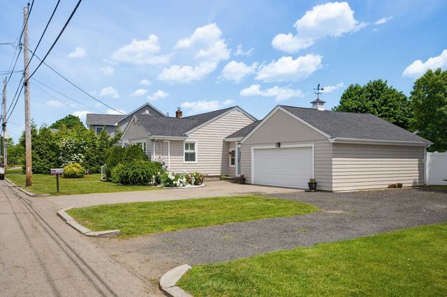 377 Kenyon Ave, Pawtucket, RI 02861