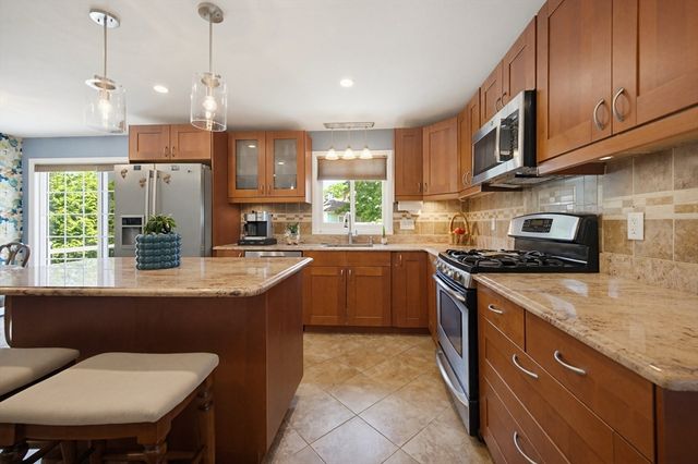 377 Kenyon Ave, Pawtucket, RI 02861
