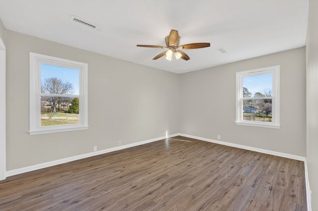 8 Prospect Rd, Fayetteville, TN 37334