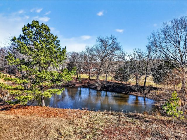 8 Prospect Rd, Fayetteville, TN 37334