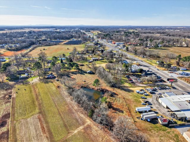 8 Prospect Rd, Fayetteville, TN 37334