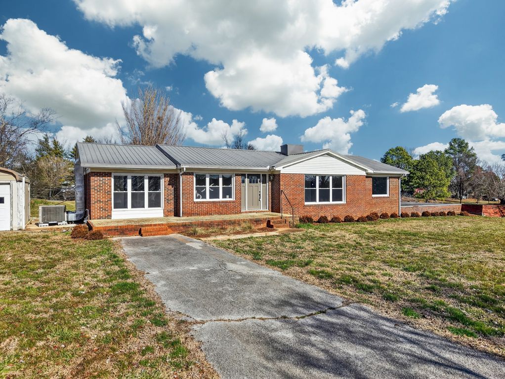 8 Prospect Rd, Fayetteville, TN 37334