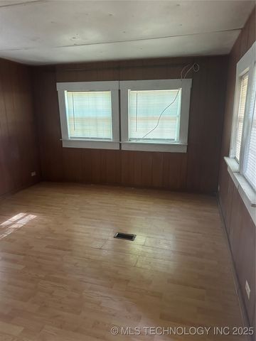 205 N Vine Avenue, Cleveland, OK 74020