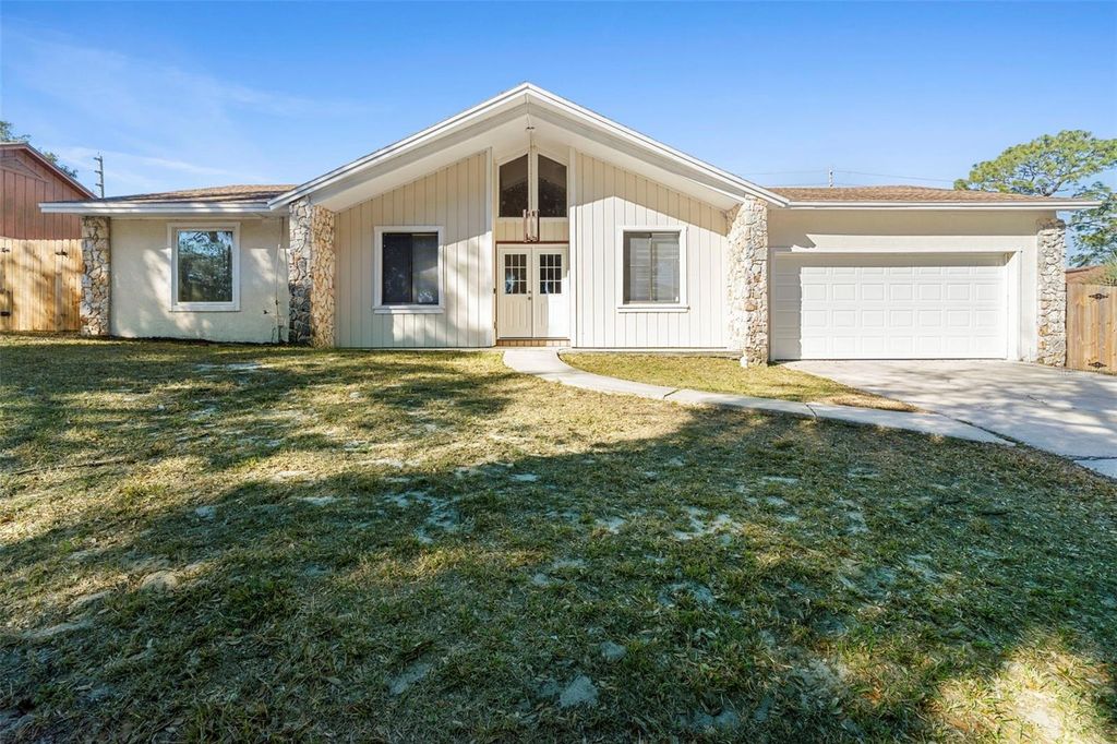 Image 2 of property listing at 4044 ROSE PETAL LANE, Orlando, FL 32808