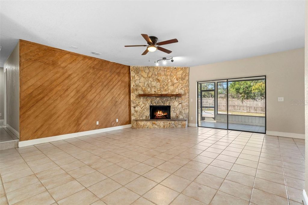 Image 17 of property listing at 4044 ROSE PETAL LANE, Orlando, FL 32808