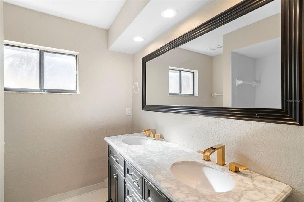 Image 33 of property listing at 4044 ROSE PETAL LANE, Orlando, FL 32808