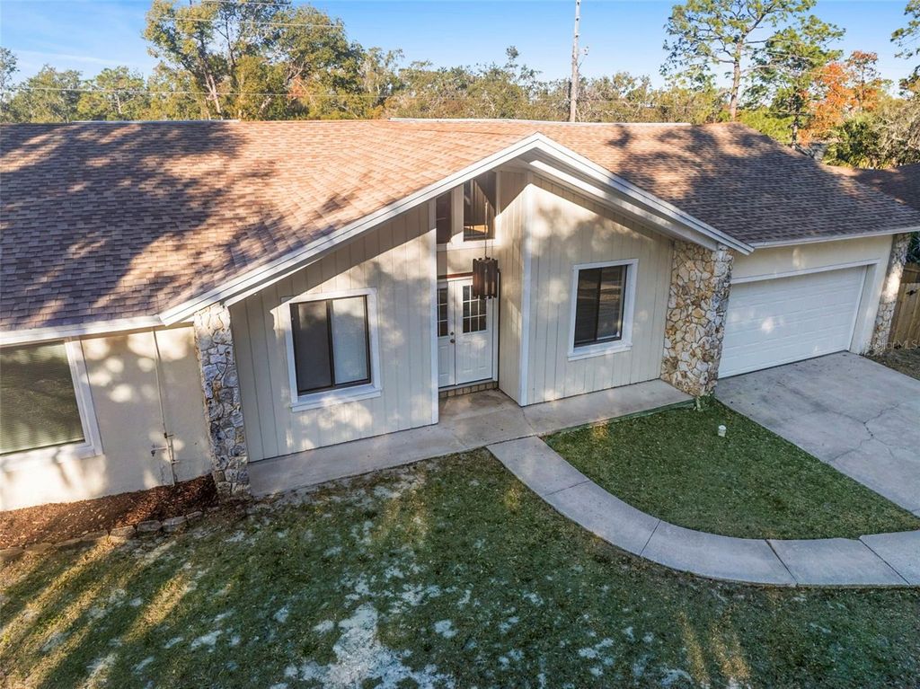 Image 5 of property listing at 4044 ROSE PETAL LANE, Orlando, FL 32808