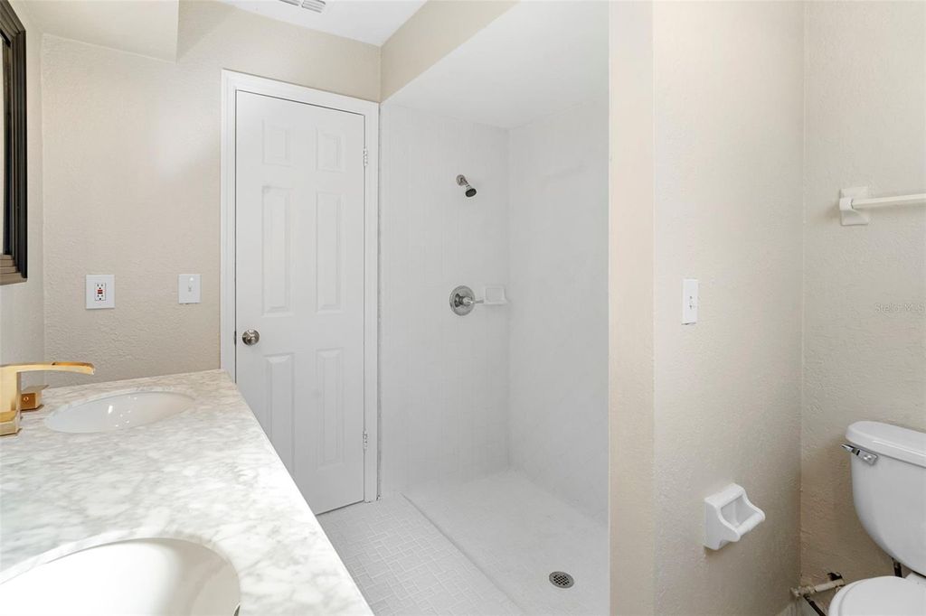 Image 46 of property listing at 4044 ROSE PETAL LANE, Orlando, FL 32808