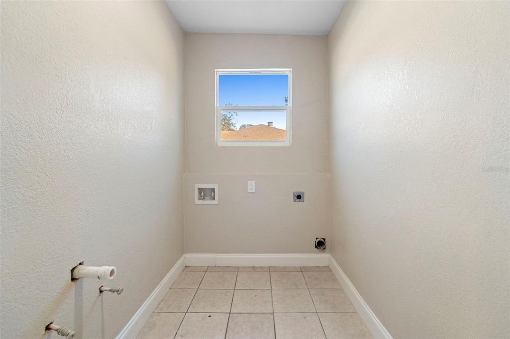 Image 47 of property listing at 4044 ROSE PETAL LANE, Orlando, FL 32808