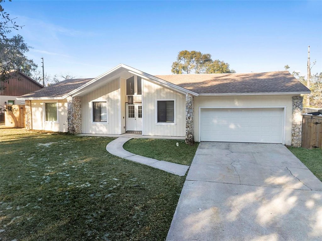 Image 6 of property listing at 4044 ROSE PETAL LANE, Orlando, FL 32808