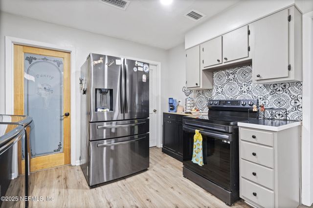 5136 NATHAN HALE Road, Jacksonville, FL 32221