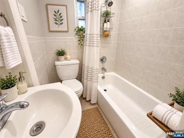 21 Summer Street, Lodi, NJ 07644