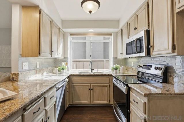 2246 Shadyridge Ave, Escondido, CA 92029